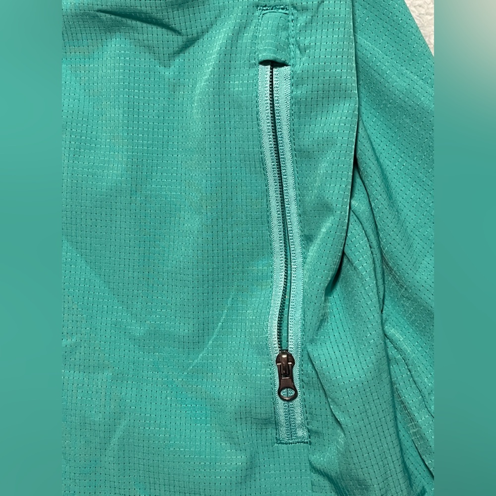 Lightweight green hooded jacket - Picture 8 of 11